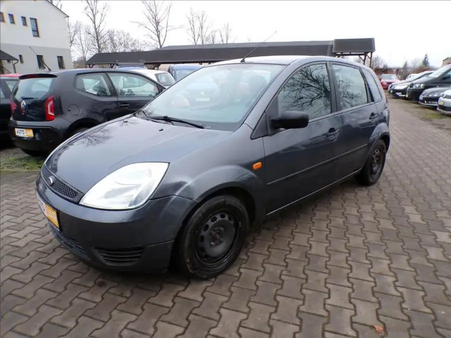 Ford Fiesta 1,3 i  KLIMATIZACE — Čelní pohled