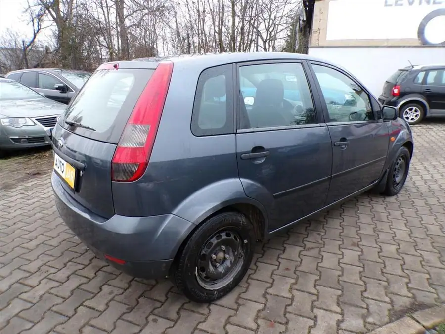 Ford Fiesta 1,3 i  KLIMATIZACE — Zezadu zprava