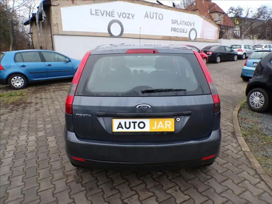 Ford Fiesta 1,3 i  KLIMATIZACE — Zezadu zleva