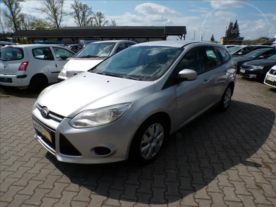 Ford Focus 1,6 TDCI — Zepředu zblízka
