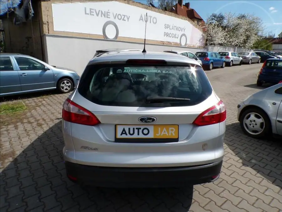 Ford Focus 1,6 TDCI — Zadní pohled