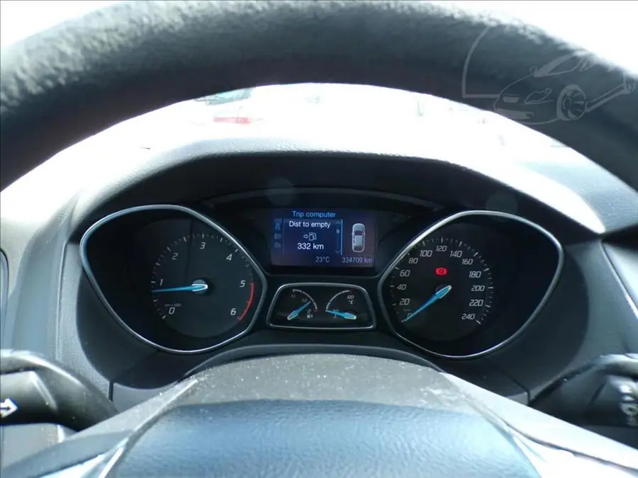 Ford Focus 1,6 TDCI — Přístrojový štít se stavem tachometru