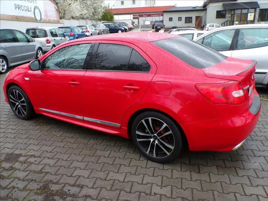 Suzuki Kizashi 2,4 i 4x4  AUTOMAT,TAŽ.ZAŘ — Zadní pohled