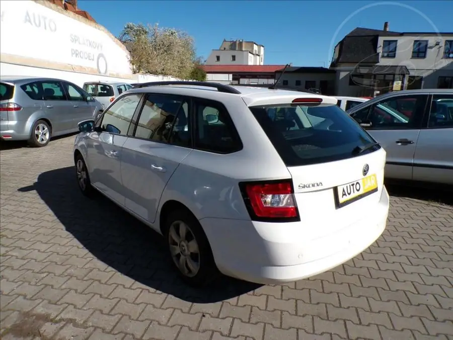 Škoda Fabia 1,2 TSi — Zezadu zprava