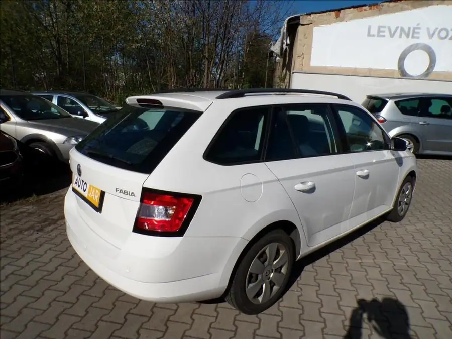 Škoda Fabia 1,2 TSi — Zezadu zleva