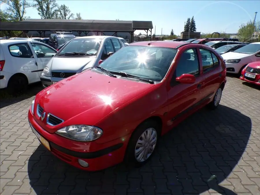Renault Megane 1,6 16V — Zepředu zblízka