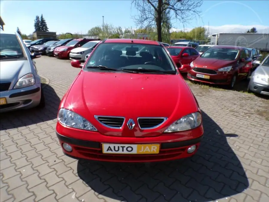Renault Megane 1,6 16V — Čelní pohled
