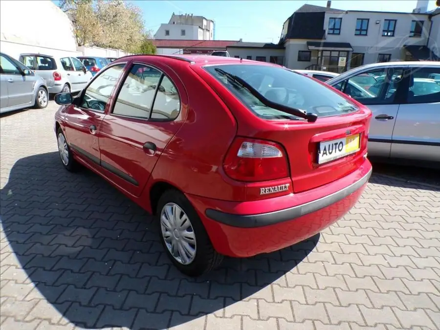 Renault Megane 1,6 16V — Zezadu zprava
