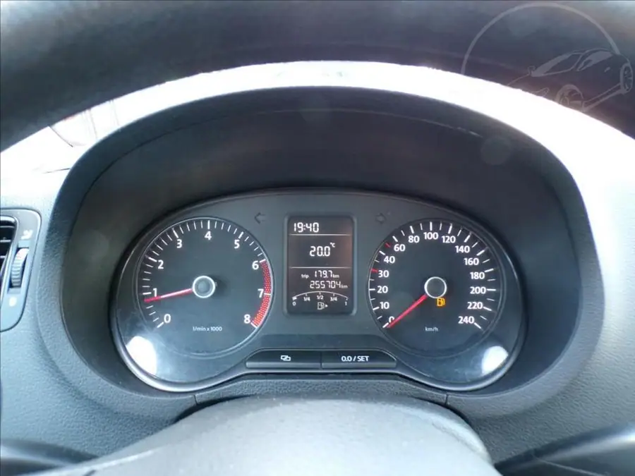 Volkswagen Polo 1,2 12V  KLIMATIZACE — Interiér — palubní deska