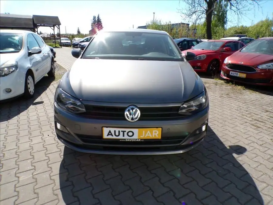 Volkswagen Polo 1,0 MPI — Čelní pohled