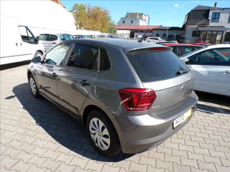 Volkswagen Polo 1,0 MPI — Zezadu zprava