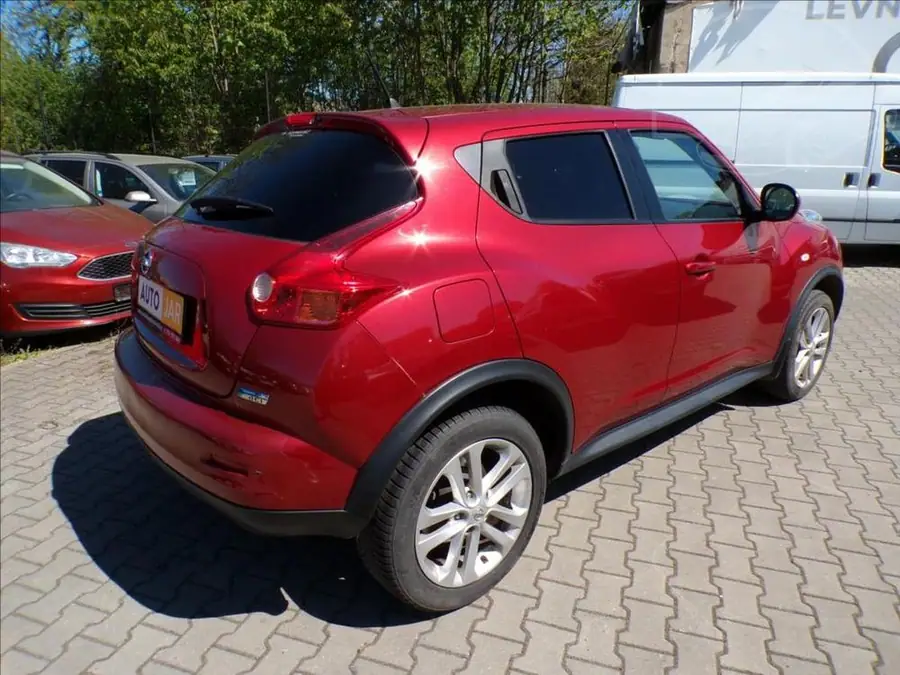 Nissan Juke 1,5 dCi — Zezadu zleva