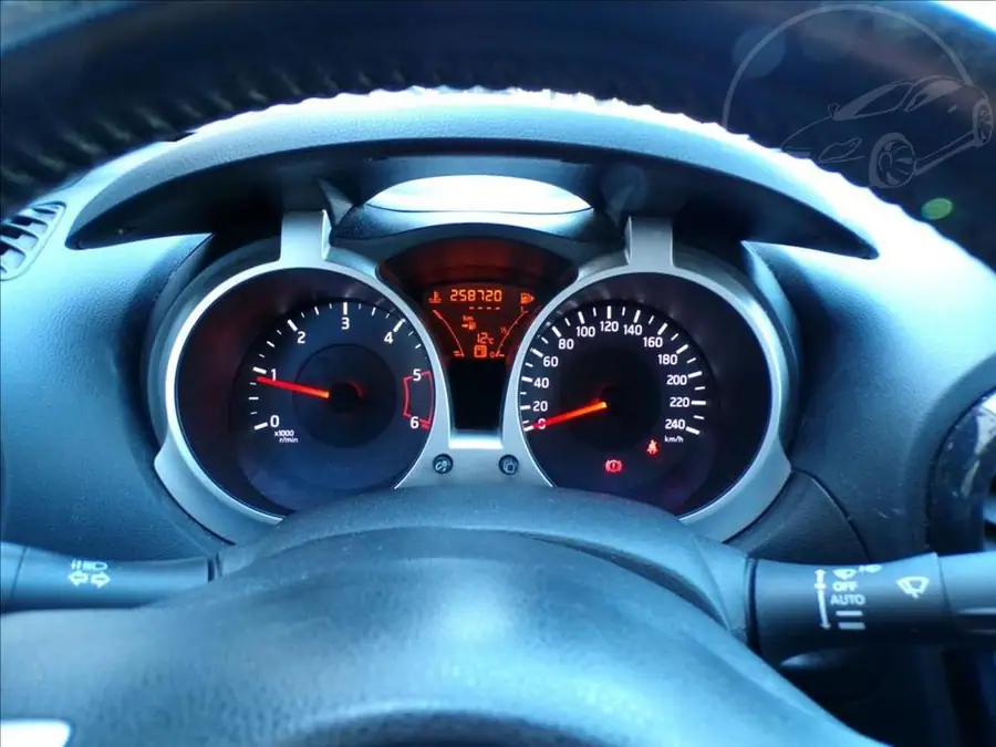 Nissan Juke 1,5 dCi — Interiér — palubní deska