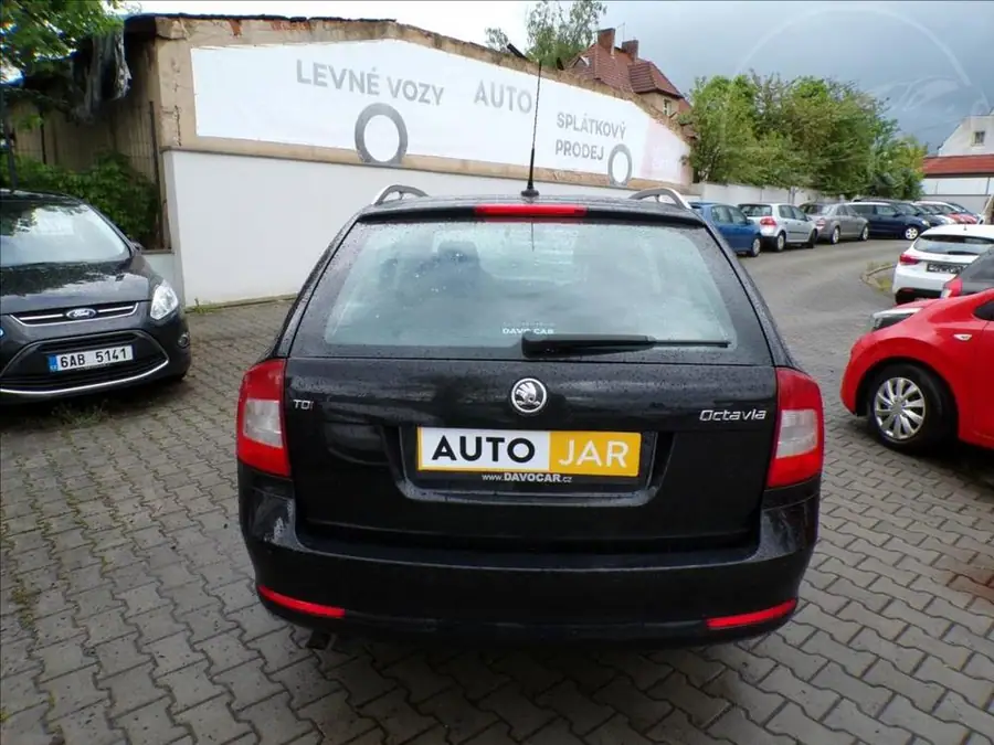 Škoda Octavia 2,0 TDI  NAVIGACE — Zadní pohled