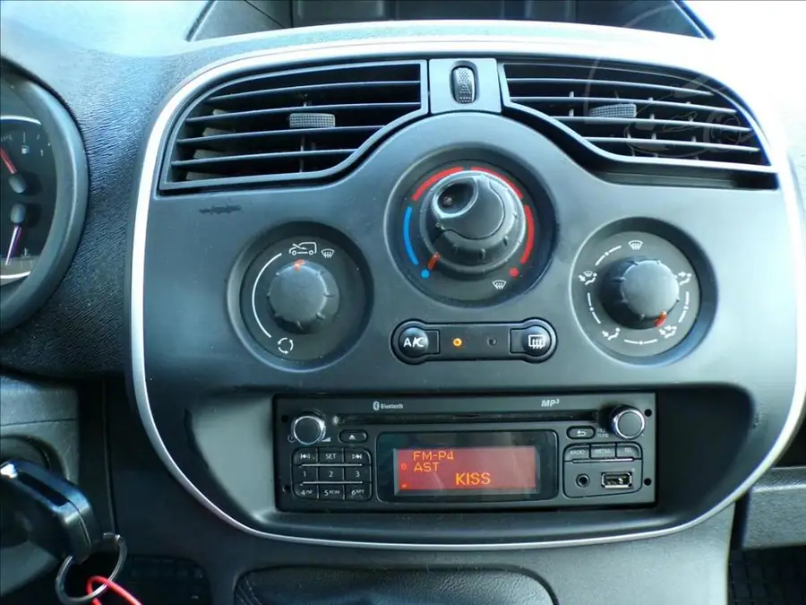 Renault Kangoo 1,5 dCi  KLIMA — Přístrojový štít se stavem tachometru