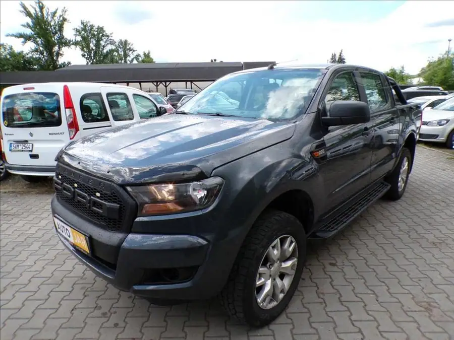 Ford Ranger 2,2 TDCI  N1,TAŽNÉ ZAŘÍZENÍ — Zepředu zblízka