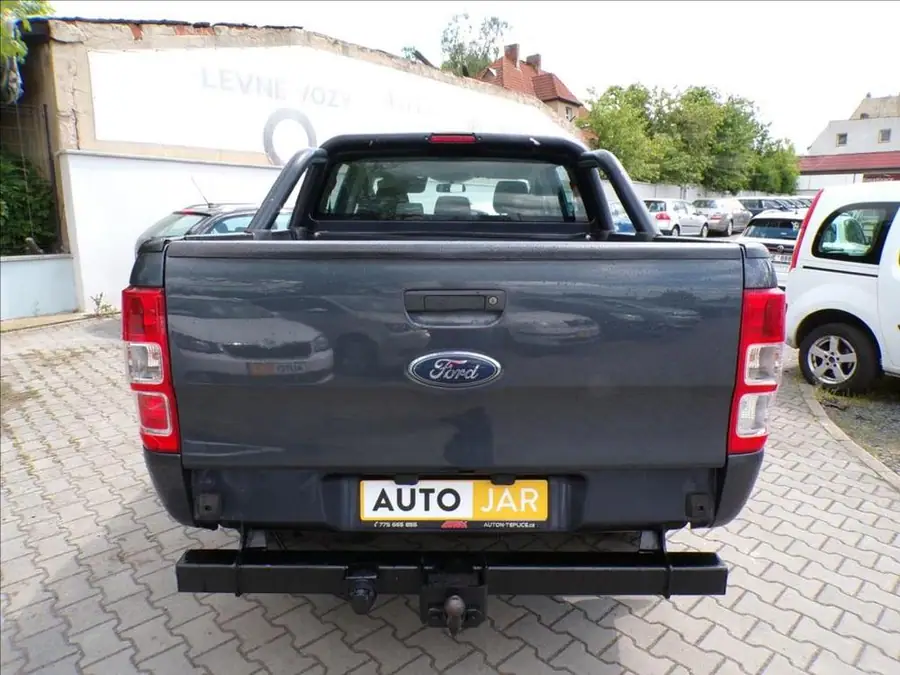 Ford Ranger 2,2 TDCI  N1,TAŽNÉ ZAŘÍZENÍ — Zadní pohled