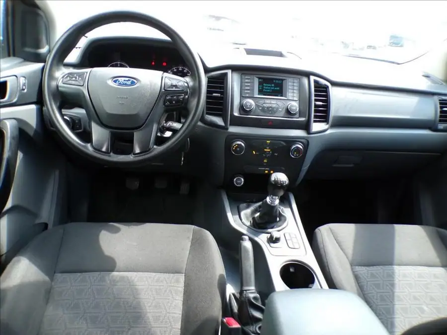 Ford Ranger 2,2 TDCI  N1,TAŽNÉ ZAŘÍZENÍ — Přístrojový štít se stavem tachometru