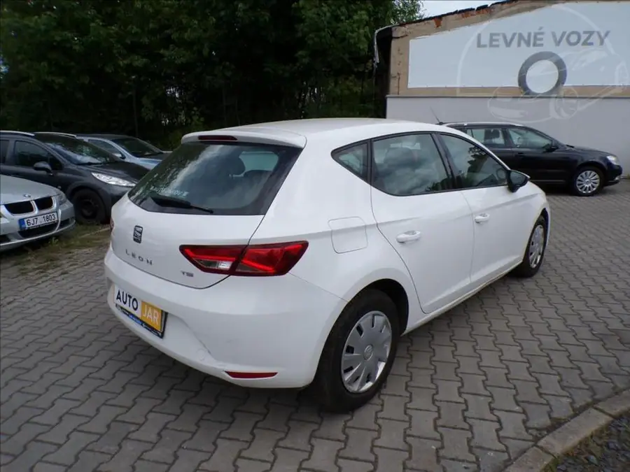 Seat Leon 1,2 TSI  DIGI.KLIMA — Zezadu zleva