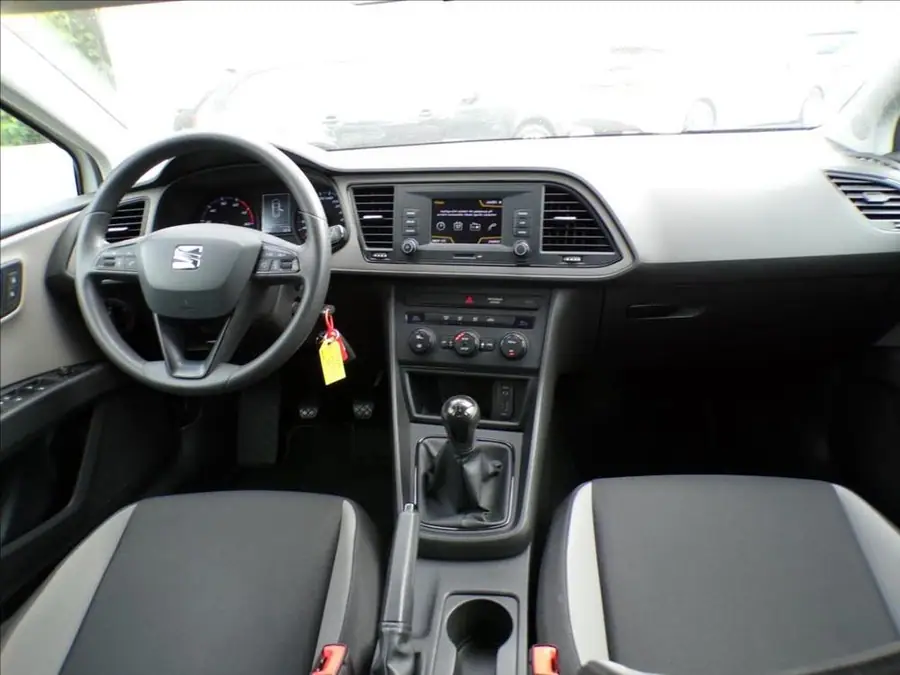 Seat Leon 1,2 TSI  DIGI.KLIMA — Interiér — palubní deska