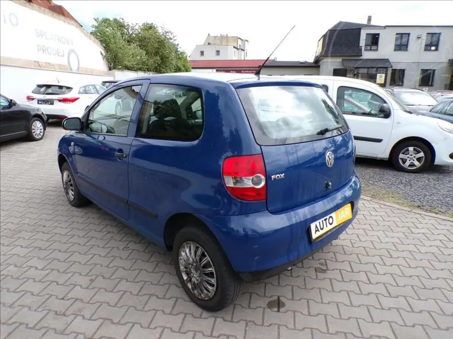 Volkswagen Fox 1,2 i  KLIMA — Zezadu zprava