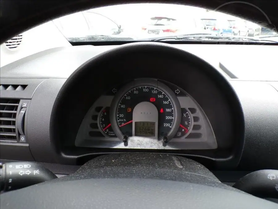 Volkswagen Fox 1,2 i  KLIMA — Interiér — palubní deska