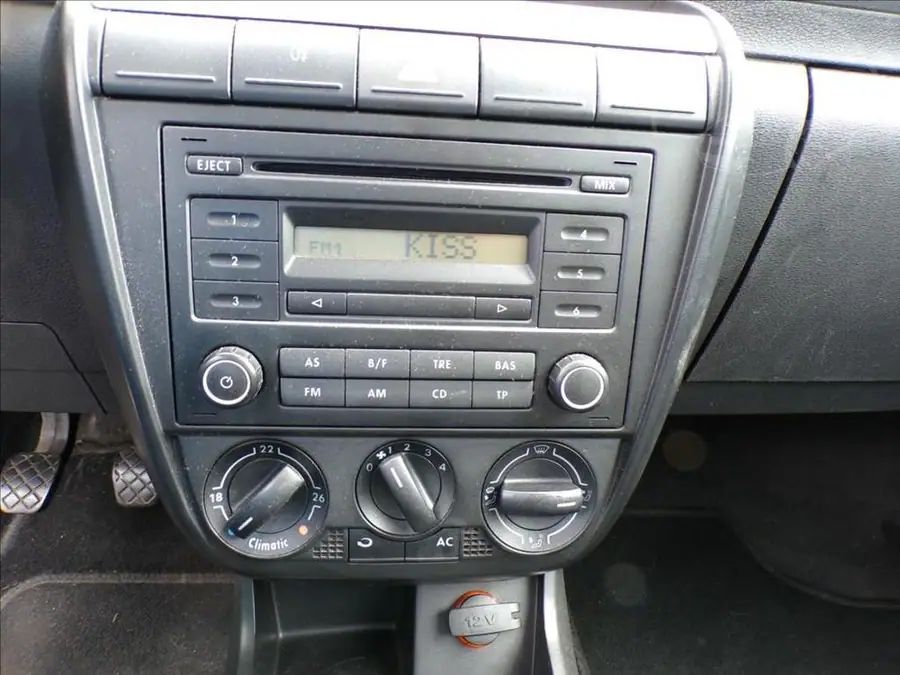 Volkswagen Fox 1,2 i  KLIMA — Přístrojový štít se stavem tachometru