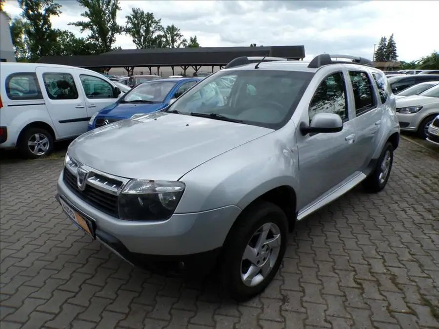 Dacia Duster 1,6 16V  TAŽNÉ ZAŘÍZENÍ, LPG — Zepředu zblízka