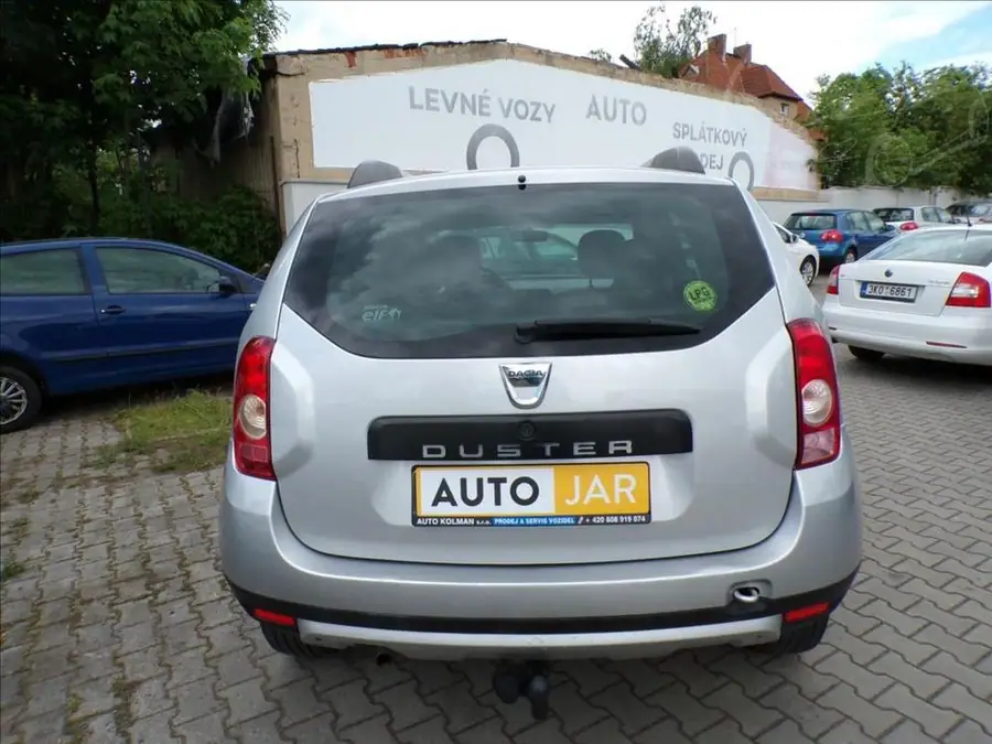 Dacia Duster 1,6 16V  TAŽNÉ ZAŘÍZENÍ, LPG — Zadní pohled