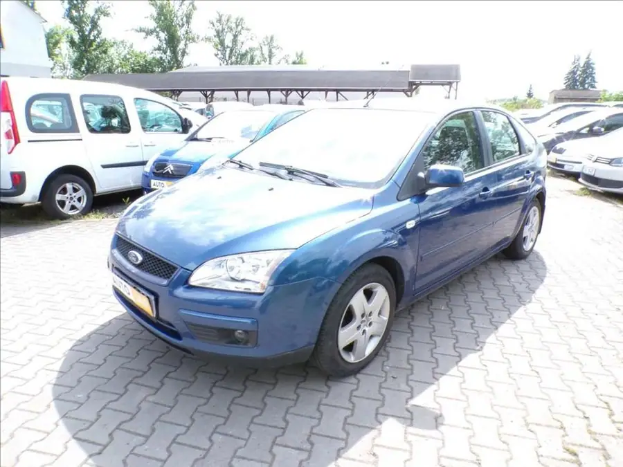 Ford Focus 1,6 16V  TAŽNÉ ZAŘÍZENÍ — Zepředu zblízka
