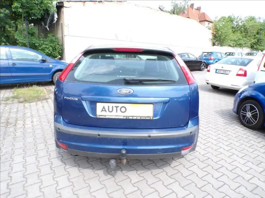 Ford Focus 1,6 16V  TAŽNÉ ZAŘÍZENÍ — Zadní pohled