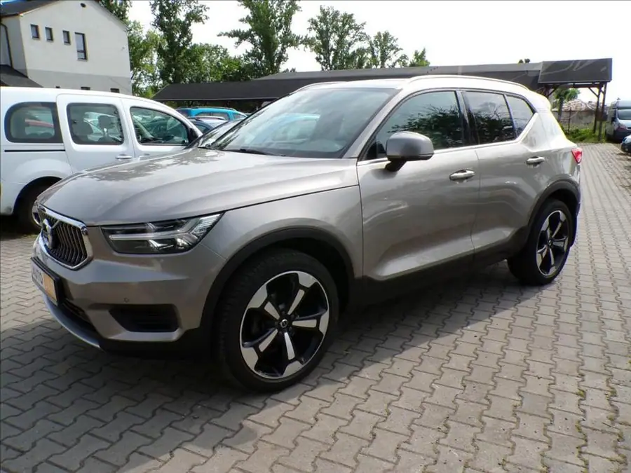 Volvo XC40 2,0 D3  INSCRIPTION — Čelní pohled