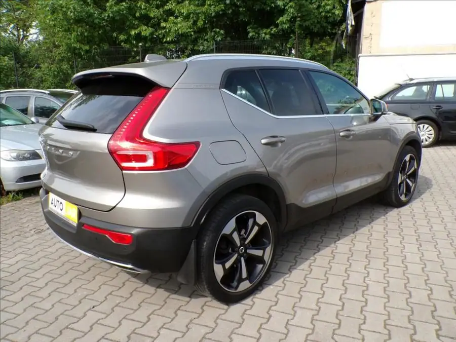 Volvo XC40 2,0 D3  INSCRIPTION — Zezadu zprava