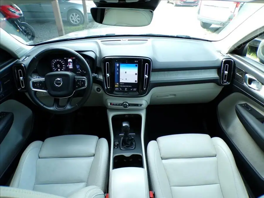 Volvo XC40 2,0 D3  INSCRIPTION — Interiér — palubní deska