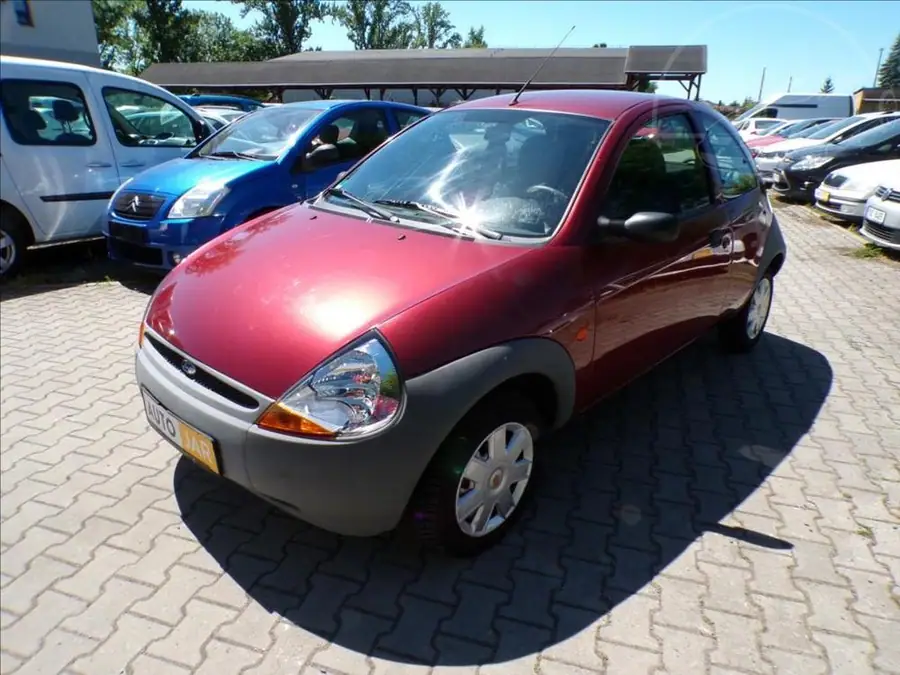 Ford Ka 1,3 i  KLIMA,POSILOVAČ ŘÍZENÍ — Zepředu zblízka