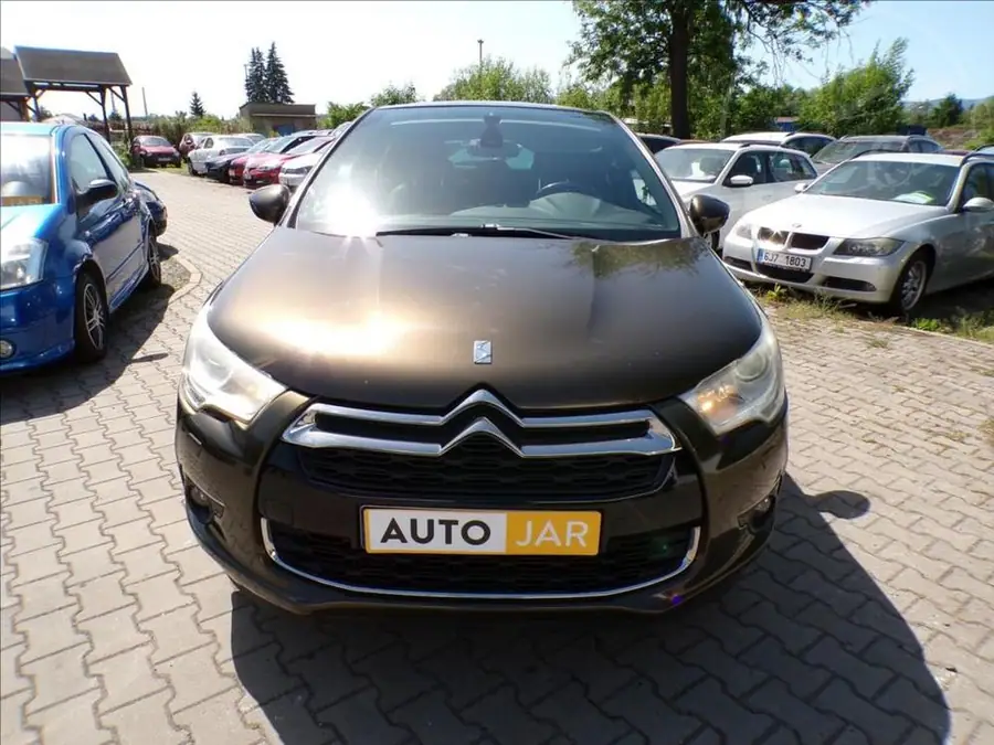 Citroën DS4 1,6 THP200 — Čelní pohled
