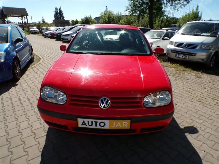 Volkswagen Golf 1,4 16V  TAŽNÉ ZAŘÍZENÍ,KAMERA — Čelní pohled