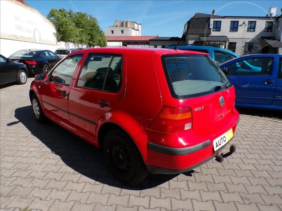 Volkswagen Golf 1,4 16V  TAŽNÉ ZAŘÍZENÍ,KAMERA — Zezadu zprava