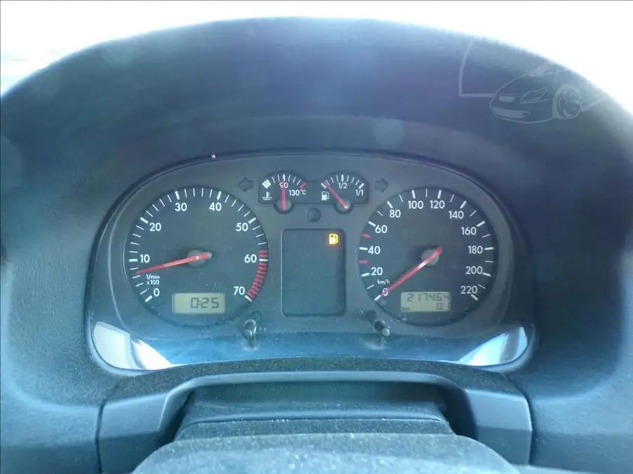 Volkswagen Golf 1,4 16V  TAŽNÉ ZAŘÍZENÍ,KAMERA — Interiér — palubní deska