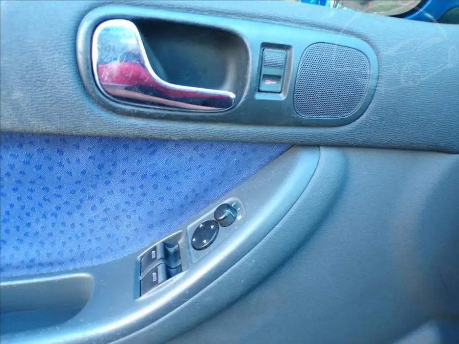 Audi A3 1,6 i  ALU KOLA — Přístrojový štít se stavem tachometru