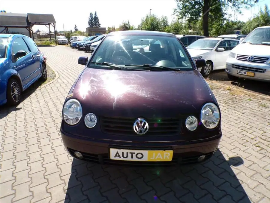 Volkswagen Polo 1,2 i  KLIMA,TAŽNÉ ZAŘÍZENÍ — Čelní pohled