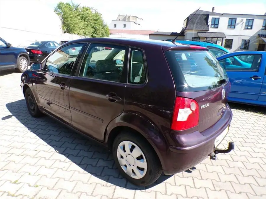 Volkswagen Polo 1,2 i  KLIMA,TAŽNÉ ZAŘÍZENÍ — Zezadu zprava