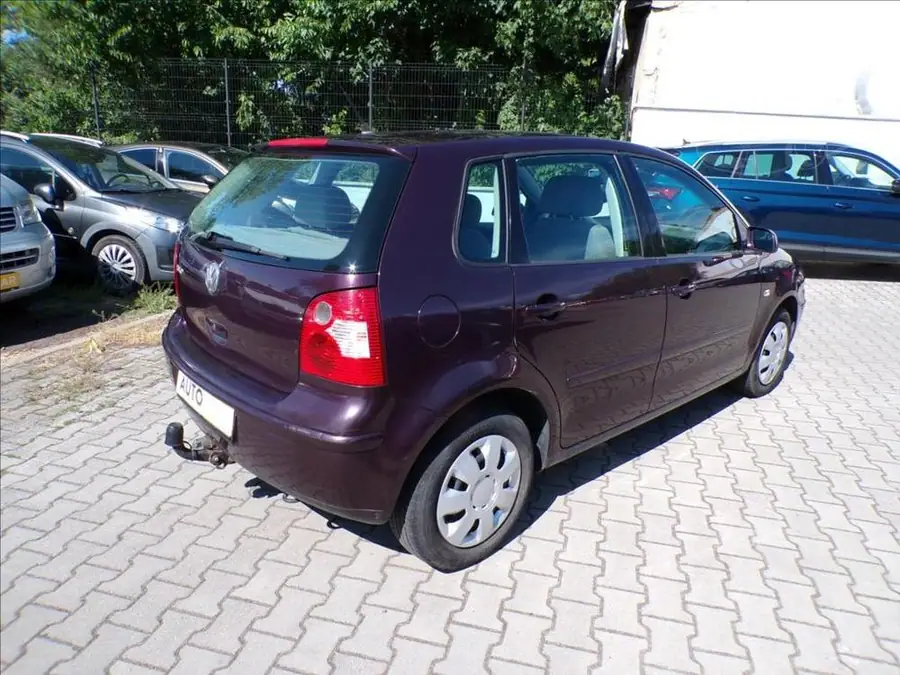 Volkswagen Polo 1,2 i  KLIMA,TAŽNÉ ZAŘÍZENÍ — Zezadu zleva