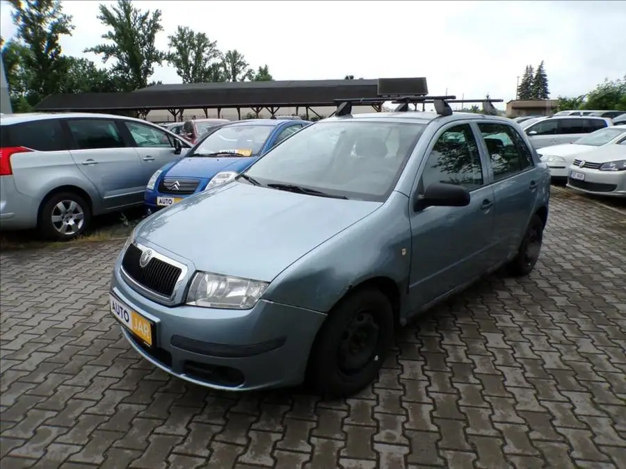 Škoda Fabia 1,4 MPI  STŘEŠNÍ NOSIČ — Zepředu zblízka