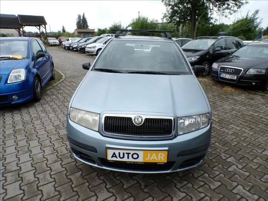 Škoda Fabia 1,4 MPI  STŘEŠNÍ NOSIČ — Čelní pohled