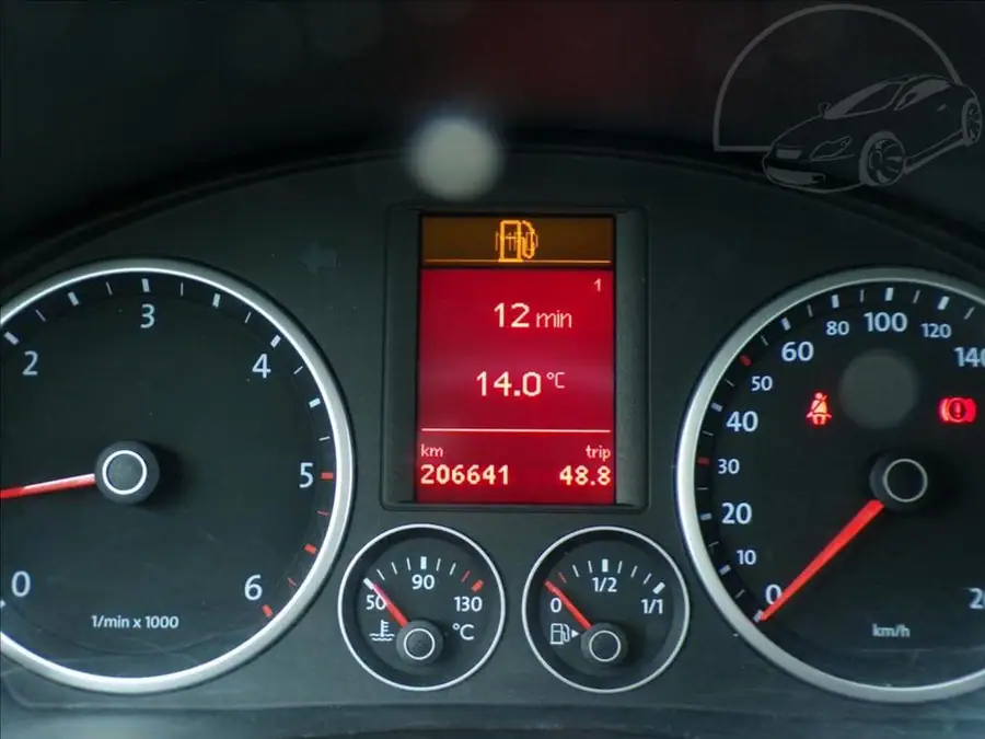 Volkswagen Tiguan 2,0 TDI  4MOTION,TAŽ.ZAŘ. — Přístrojový štít se stavem tachometru