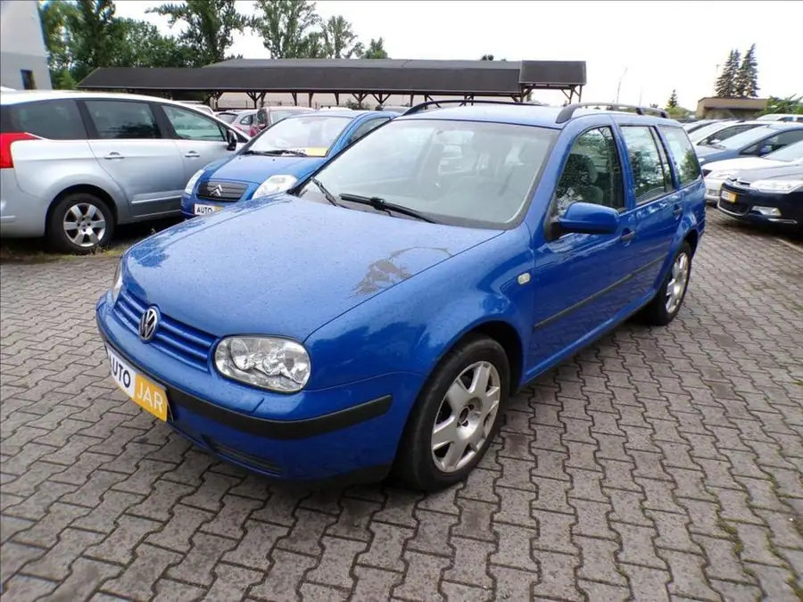 Volkswagen Golf 2,0 i  TAŽNÉ ZAŘÍZENÍ — Zepředu zblízka