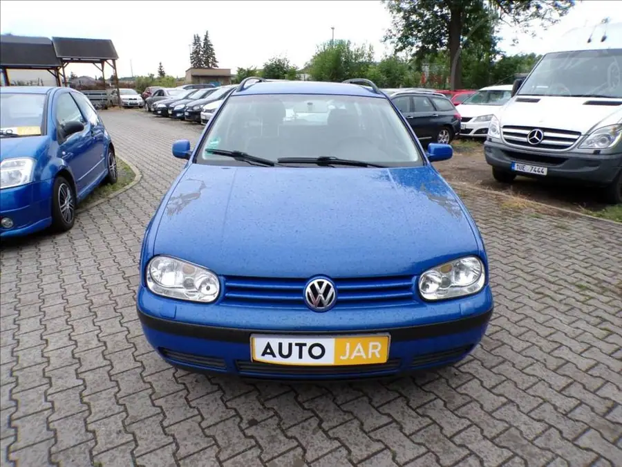 Volkswagen Golf 2,0 i  TAŽNÉ ZAŘÍZENÍ — Čelní pohled