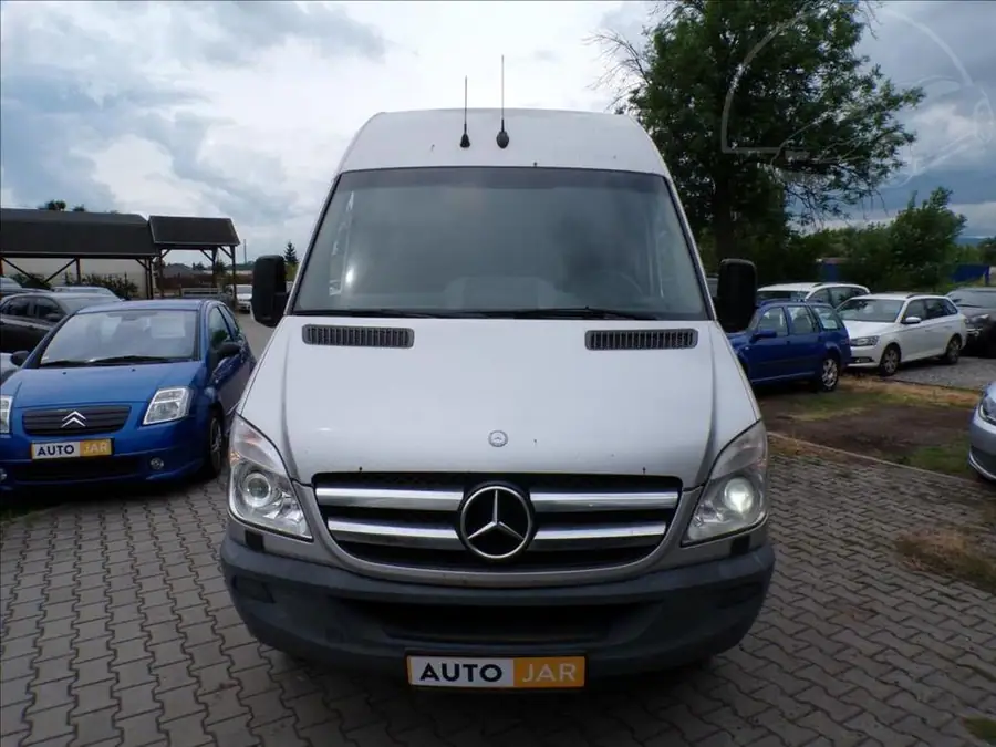 Mercedes-Benz Sprinter AUTOMAT 3,0  519 CDI — Čelní pohled