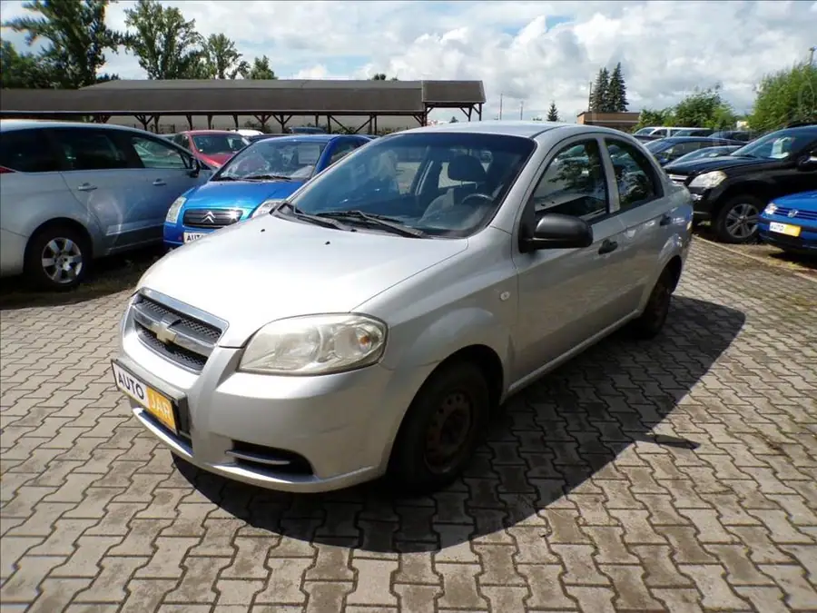 Chevrolet Aveo 1,2 i  NOVÁ SPOJKA — Zepředu zblízka
